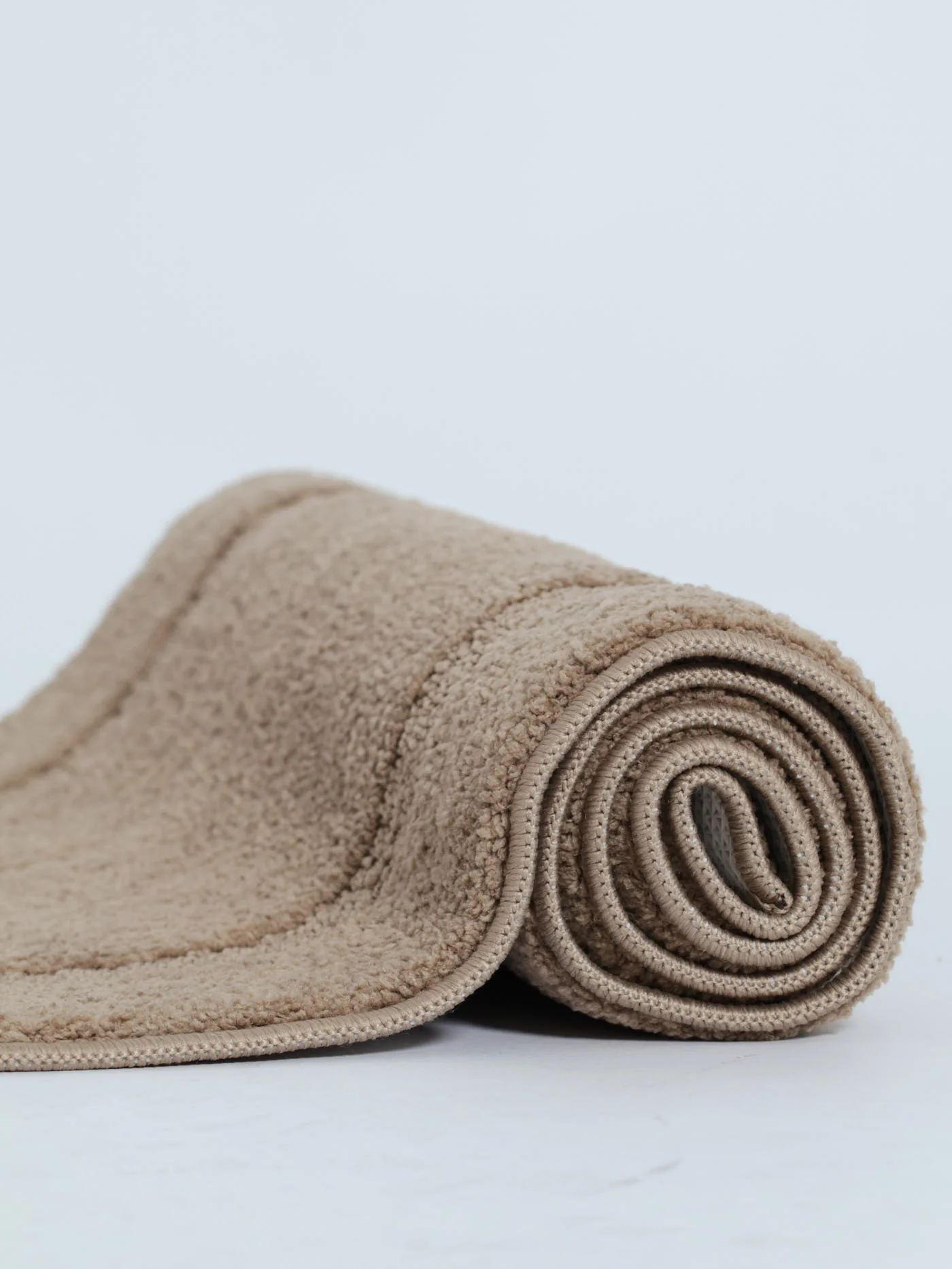 1400GSM Tufted Border Runner Bath Mat - Image 3