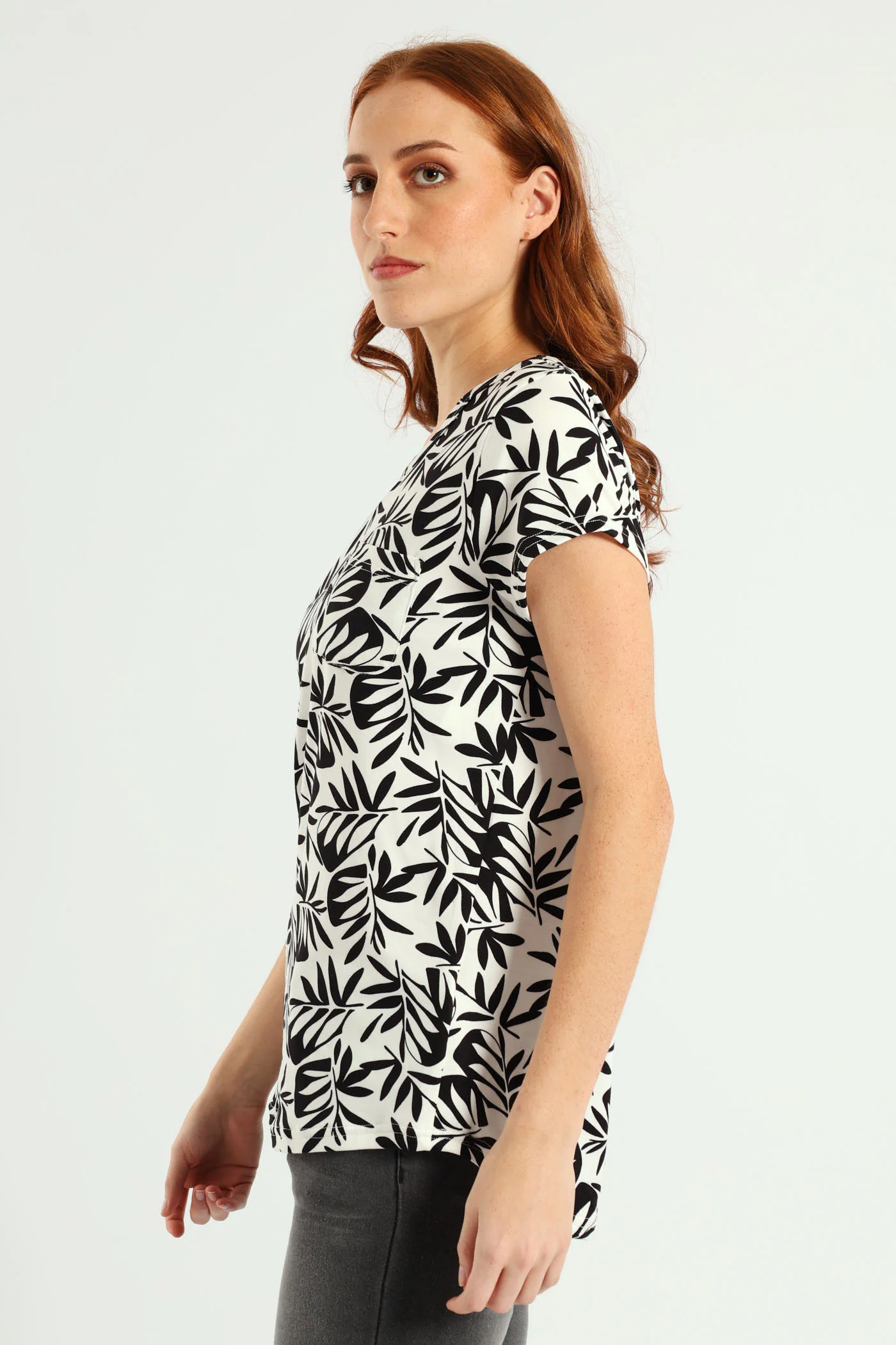 Two Tone Abstract Leaves Printed Pocket Tee - Black/White - Image 2
