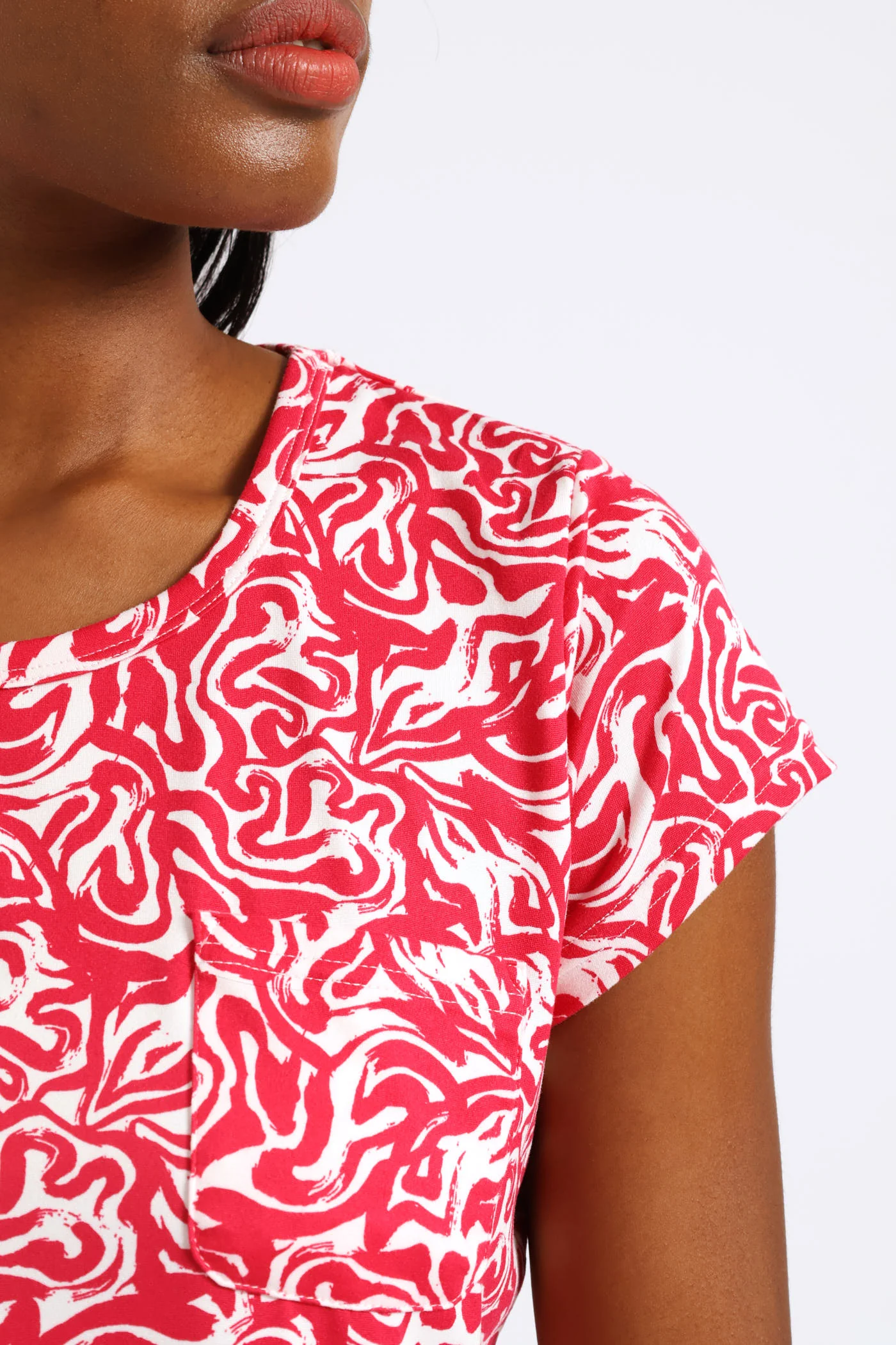Two Tone Abstract Swirl Print Pocket Tee - White/Pink - Image 2