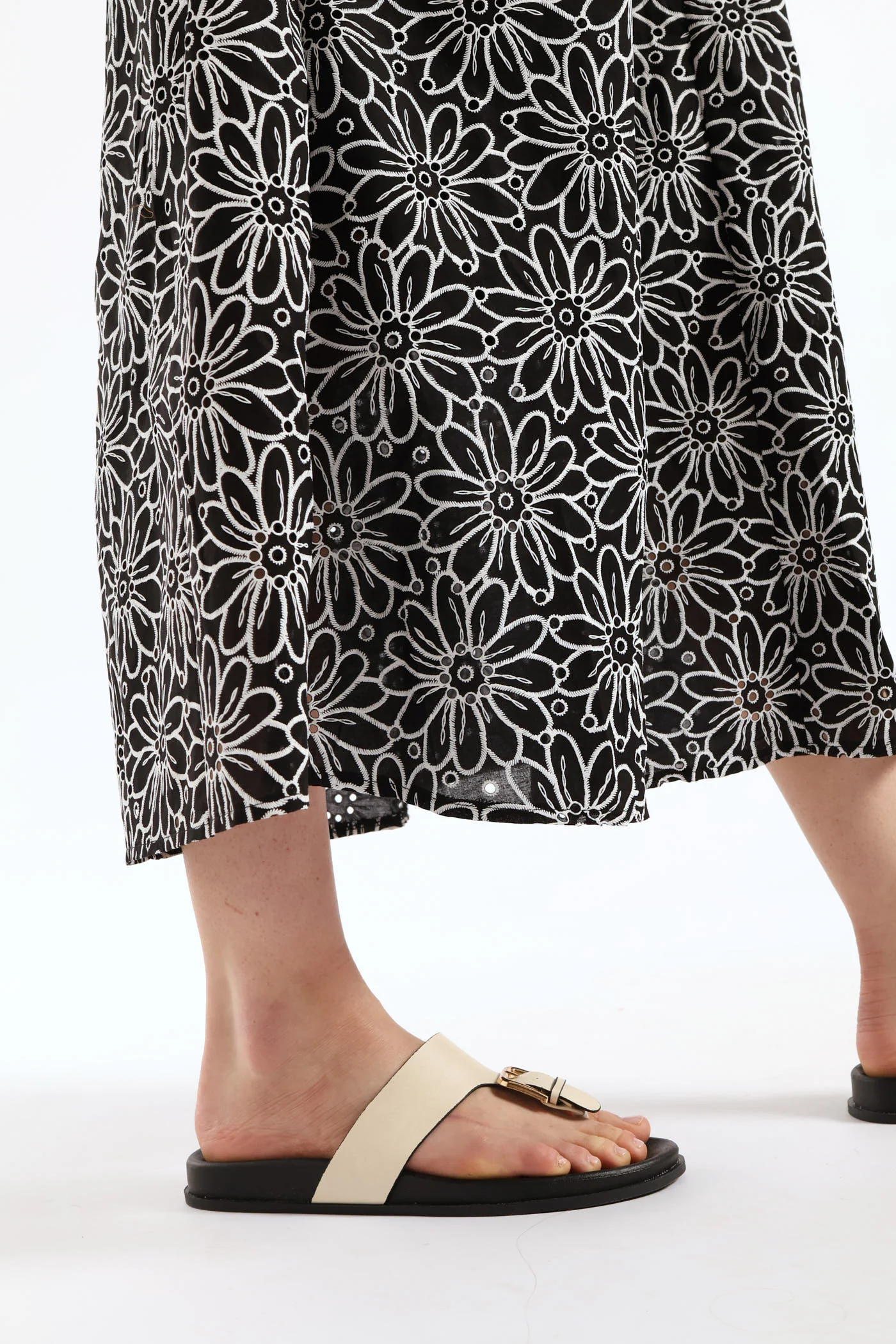 V-Neck Floral Puff Print Midi Dress - Black - Image 4