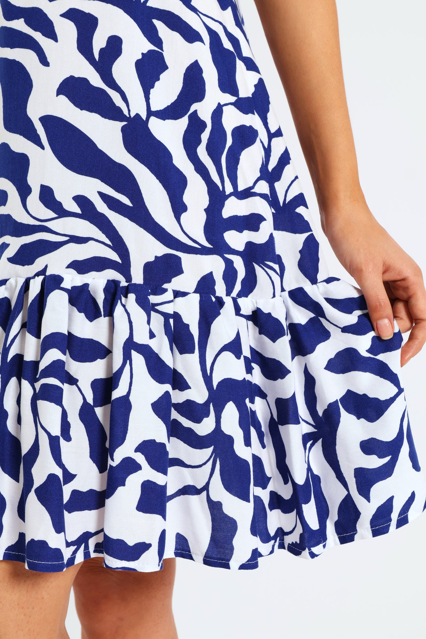 V-Neck Frill Sleeve Drop Hem Tie Detail Printed Mini Dress - Navy/White - Image 3