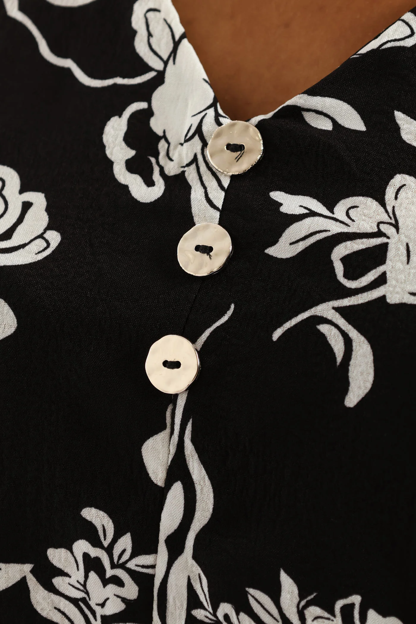 V-Neck Monochrome Floral Blouse - Black/Cream - Image 2