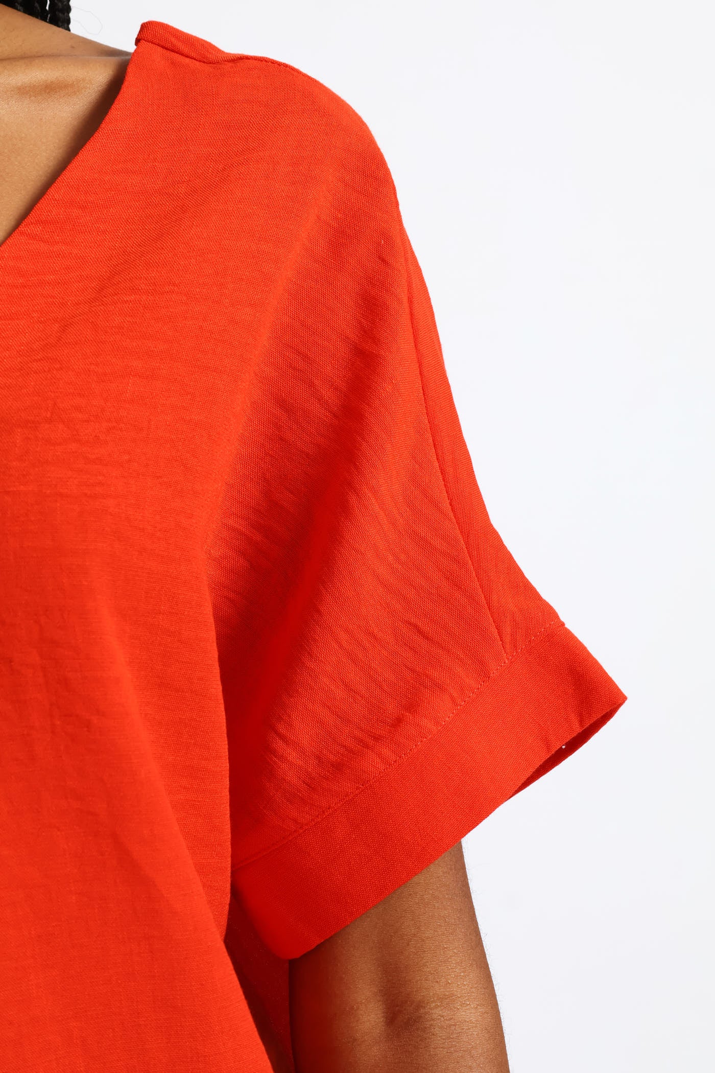 V-Neck Pleat Detail Curved Hem Linen Popover Top - Fiery Red - Image 2