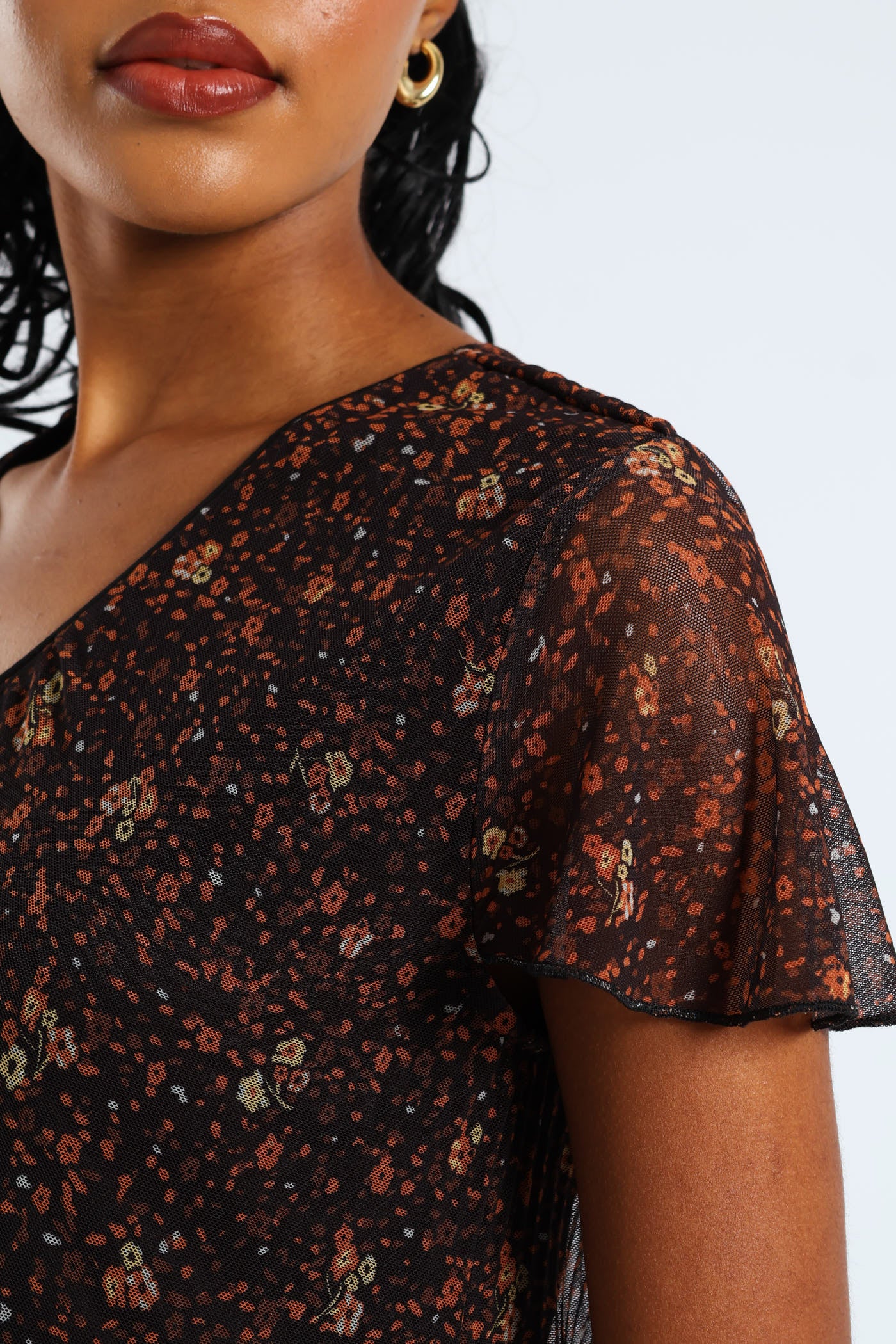 V-Neck Release Pleat Mesh Midi Dress - Black/Orange - Image 2