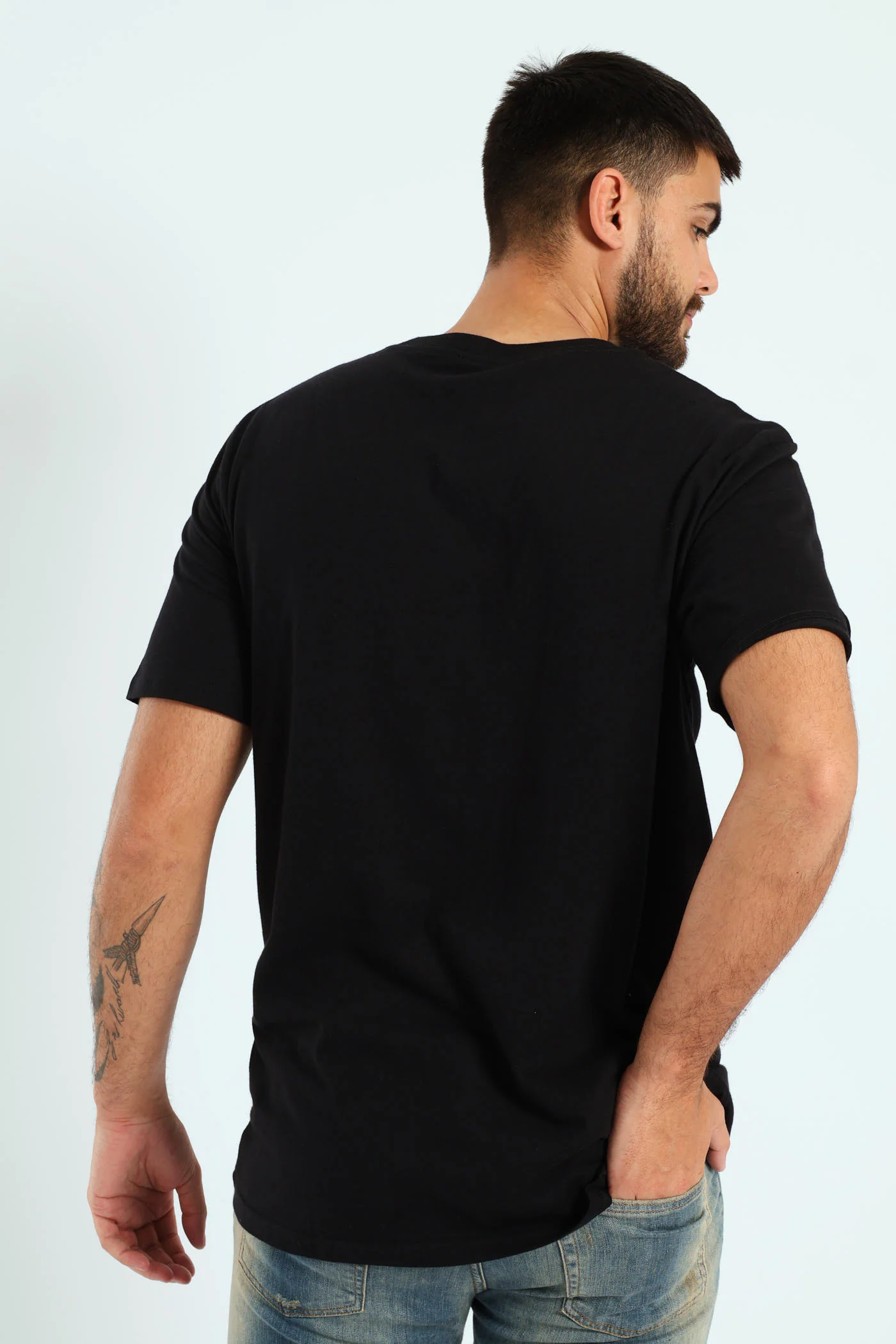 Va Essentials Tee - Black - Image 4