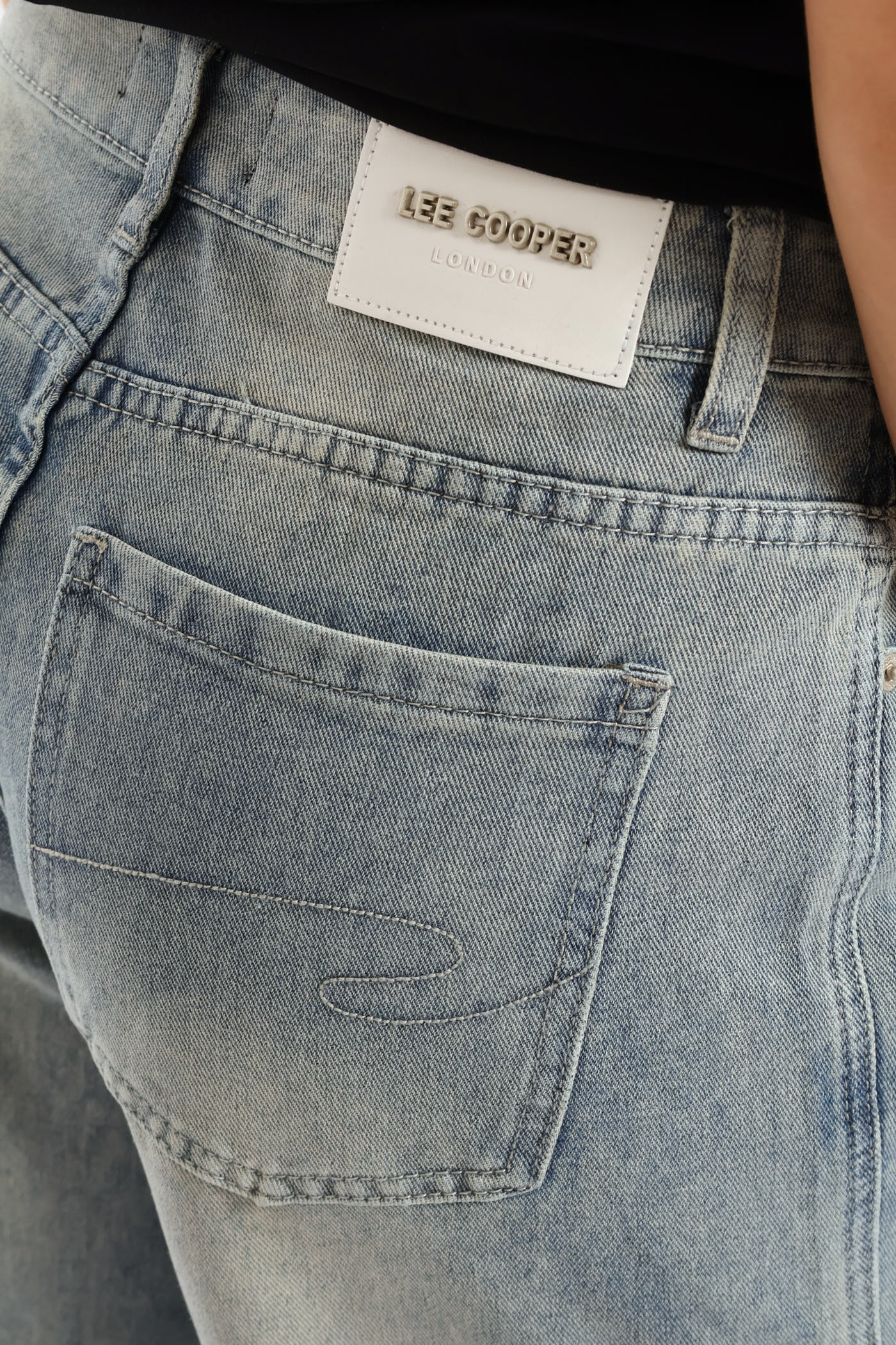 Wide Leg Denim - Light Wash - Image 6