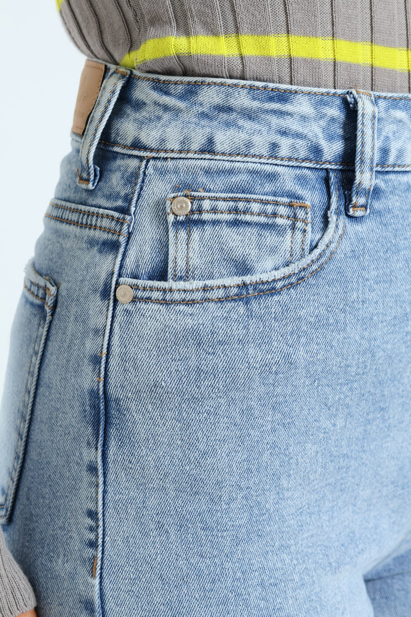 Wide Turn Up Hem Jean - Light Wash - Image 4