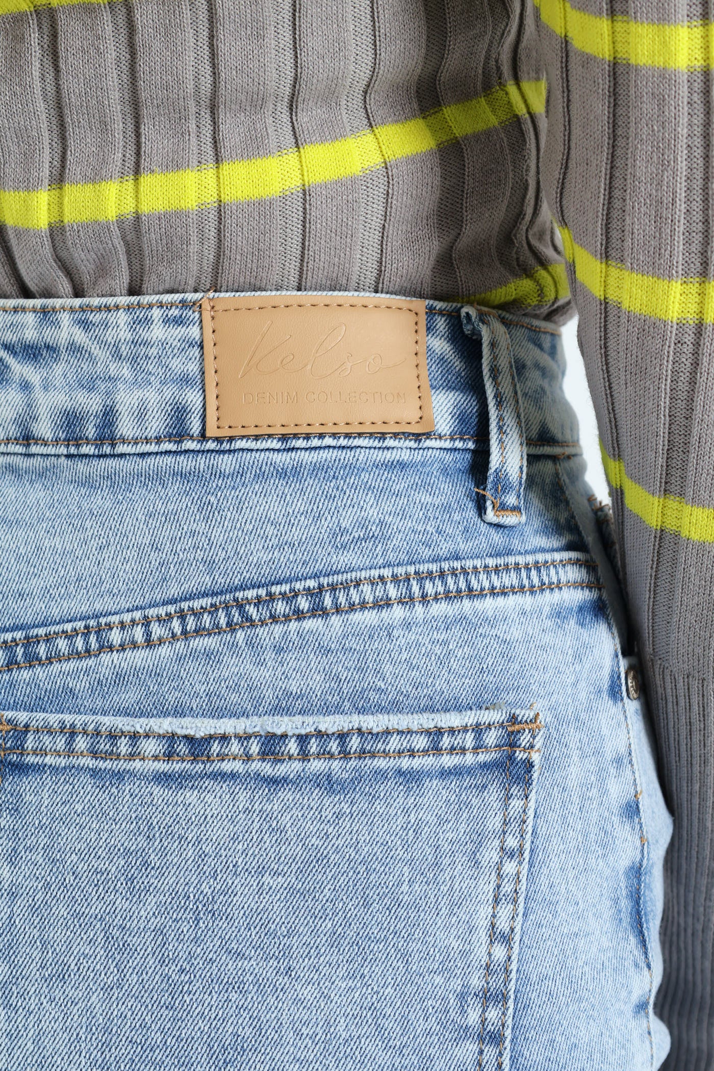 Wide Turn Up Hem Jean - Light Wash - Image 5