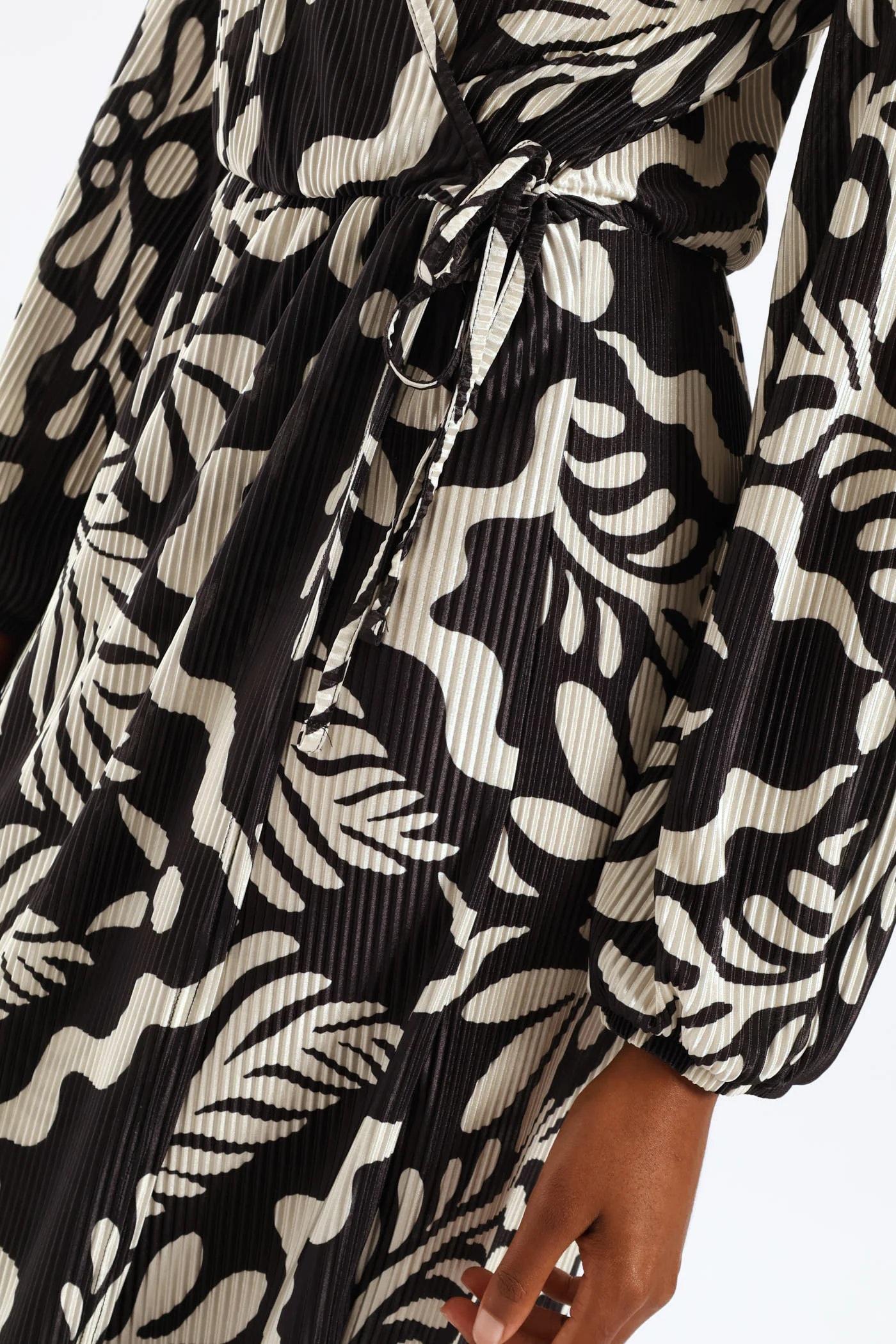Wrap Tie Up Plisse Midi Dress - Black/Cream - Image 2