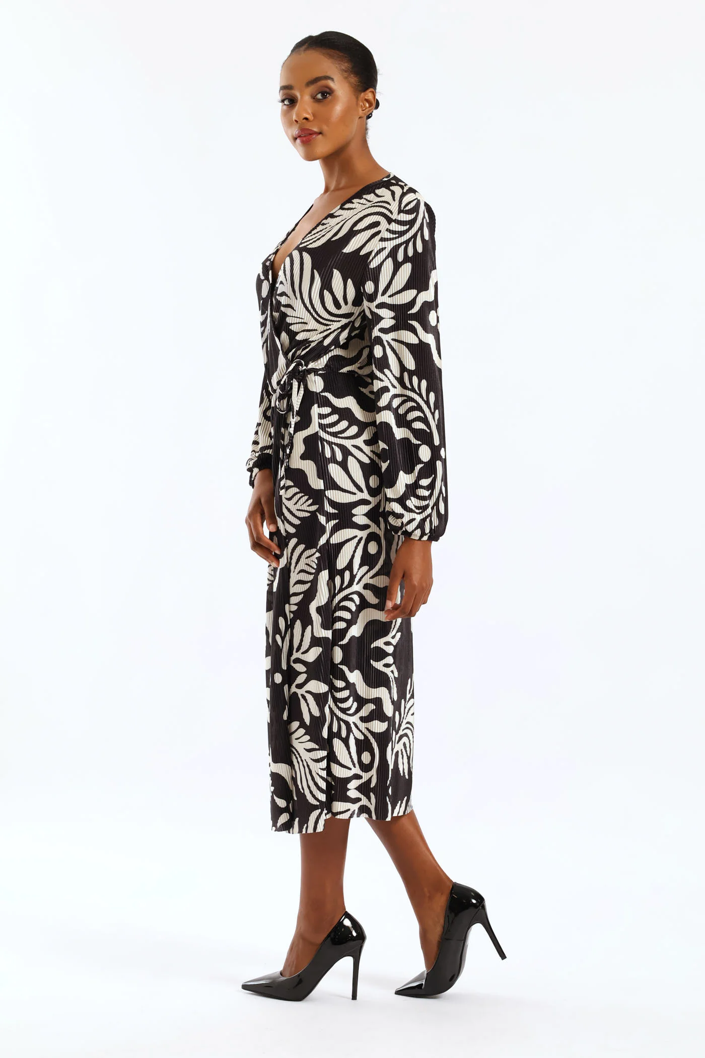 Wrap Tie Up Plisse Midi Dress - Black/Cream - Image 3
