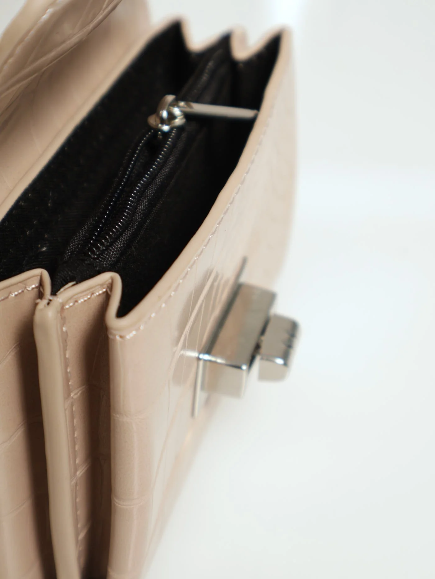 Wylamaria Purse - Image 4